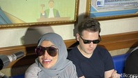 Cuma mau ngopi, kata Cinta Penelope saat ditemui di Pengadilan Agama Jakarta Selatan. Foto: Pingkan/detikHOT