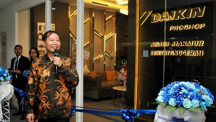 Daikin Proshop Kembali Bidik Pasar Surabaya Daikin Proshop membuka showroom ke-5 di Surabaya guna memenuhi kebutuhan akan solusi penyejuk ruangan dan pendingin udara di Surabaya.