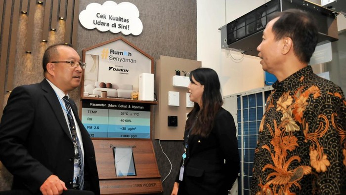 Daikin Proshop Kembali Bidik Pasar Surabaya Daikin Proshop membuka showroom ke-5 di Surabaya guna memenuhi kebutuhan akan solusi penyejuk ruangan dan pendingin udara di Surabaya.