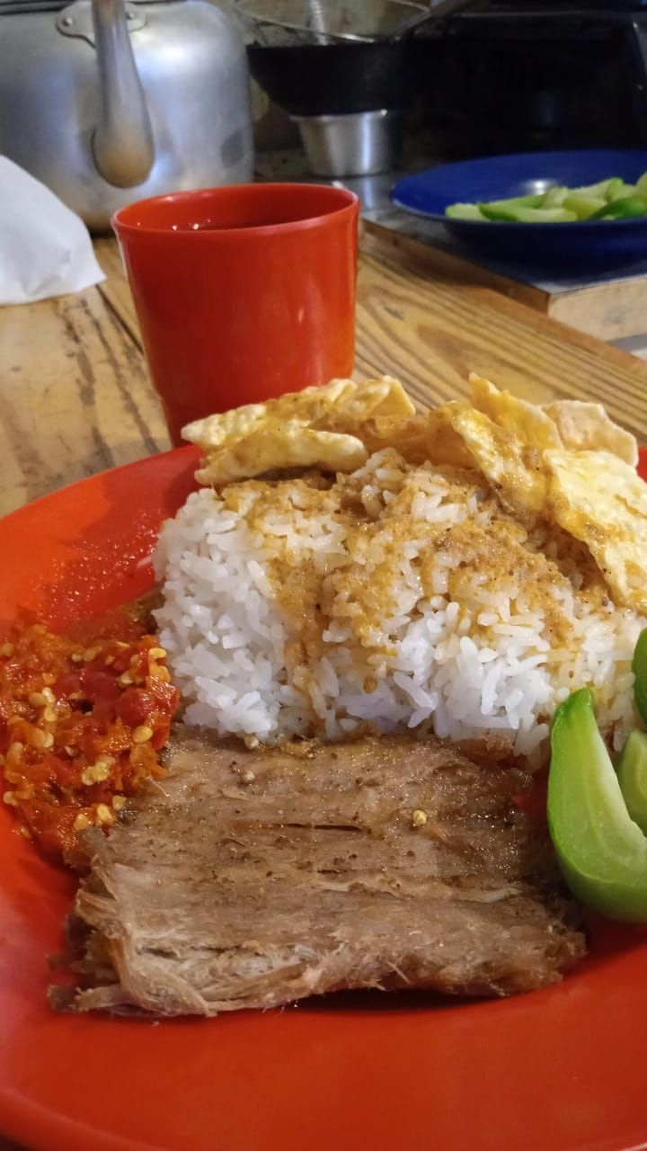 Gurih Empuk! Nikmatnya Dendeng Khas Kerinci Viral di Pasar Cihapit