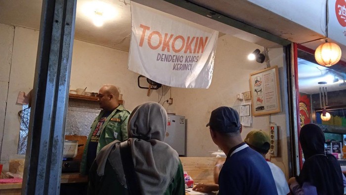 Gurih Empuk! Nikmatnya Dendeng Khas Kerinci Viral di Pasar Cihapit