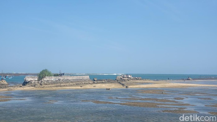 Dermaga Bagal Batre, Ujunggenteng, Sukabumi.