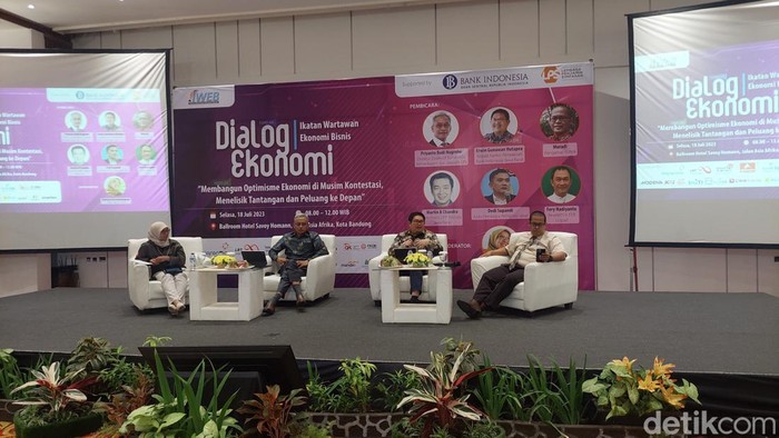 Dialog ekonomi di Bandung.