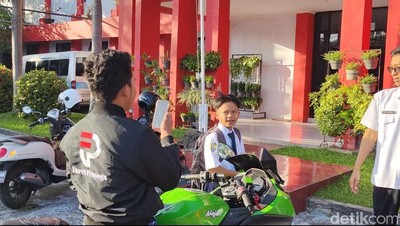 Potret Farel Prayoga yang Kini Sah Jadi Anak SMP
