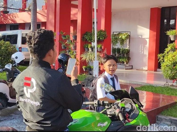 Potret Farel Prayoga yang Kini Sah Jadi Anak SMP