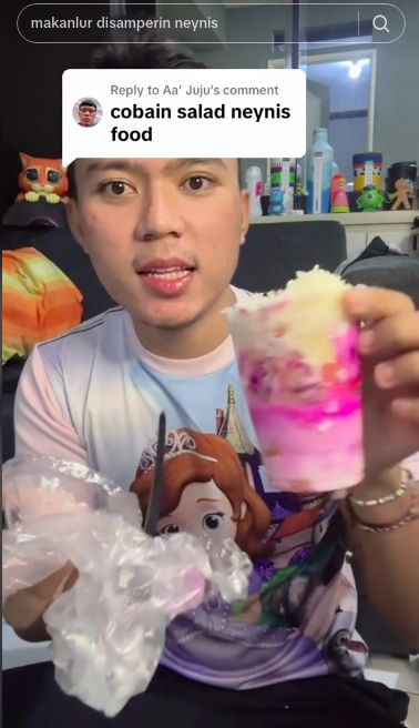 Food vlogger didatangi pemilik gerai salad buah