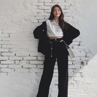 Yoona kini bermain di drama King the Land bersama Lee Jun-ho. Ia berperan sebagai Cheon Sa-Rang yang bekerja di hotel milik keluarga Lee Jun-ho. Foto: Instagram @yoona_lim Foto: Instagram @yoona_lim