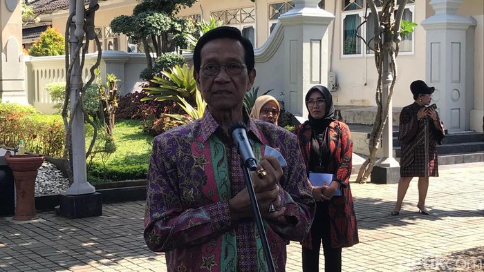 Gubernur DIY Sri Sultan Hamengku Buwono (HB) X di Kepatihan, Kota Jogja, Selasa (18/7/2023).