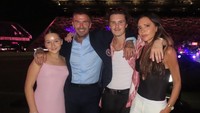 Beckham kompak bersama anak dan istrinya. (Foto: Instagram/@davidbeckham @victoriabeckham)