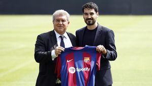 Ilkay Guendogan Resmi Berseragam Barcelona