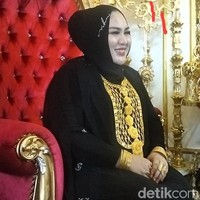 Polda Sulawesi Selatan (Sulsel) saat ini sudah menetapkan Mira Hayati bersama dua bos skincare lainnya menjadi tersangka kasus peredaran skincare mengandung merkuri di Kota Makassar. Foto: detikSulsel/Reinhard Soplantila