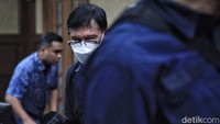Dengan penolakan itu, maka sidang terdakwa kasus korupsi BTS Kominfo dengan kerugian negara Rp 8 triliun itu pun berlanjut ke tahap pembuktian.  