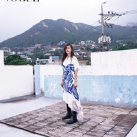 Jun Ji Hyun tampil memukau dalam pemotretan terbaru bersama Vogue Korea. Wajah cantiknya akan menghiasi sampul majalah Vogue Korea edisi Agustus 2023. Foto: dok. Vogue Korea