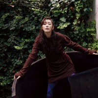 Jun Ji Hyun menjaga pola hidup sehat dengan berolahraga di pagi hari. Aktris yang dinikahi konglomerat itu juga selalu makan siang dalam perut keadaan kosong. Foto: dok. Vogue Korea
