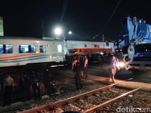 Ganti Lokomotif, KA Brantas yang Hantam Truk di Semarang Lanjutkan Perjalanan