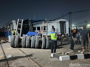 Horor KA Brantas Tabrak Truk Trailer Picu Ledakan Hebat di Semarang