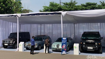 Potret Alphard hingga Mercy Dilelang, Ada yang Seratusan Juta!