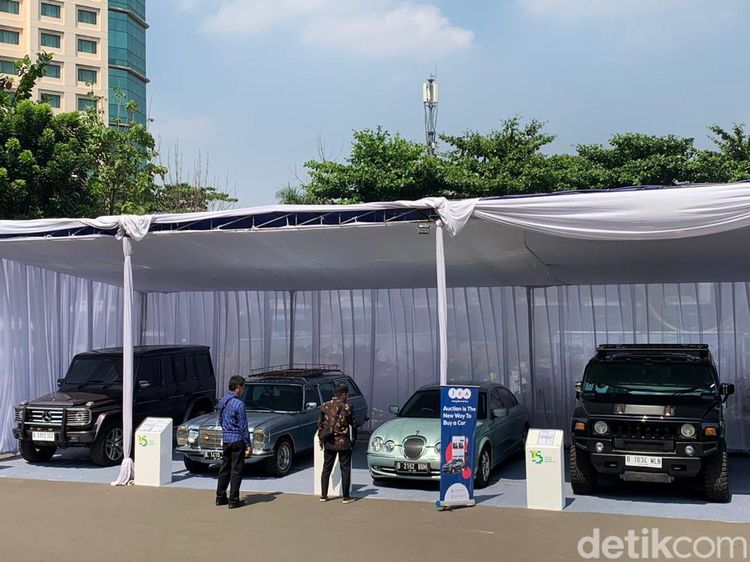Potret Alphard hingga Mercy Dilelang, Ada yang Seratusan Juta!