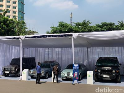 Potret Alphard hingga Mercy Dilelang, Ada yang Seratusan Juta!
