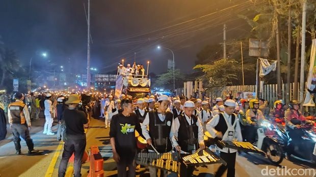 Kemeriahan pawai obor di Puncak, Kabupaten Bogor.