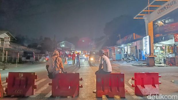 Kemeriahan pawai obor di Puncak, Kabupaten Bogor.