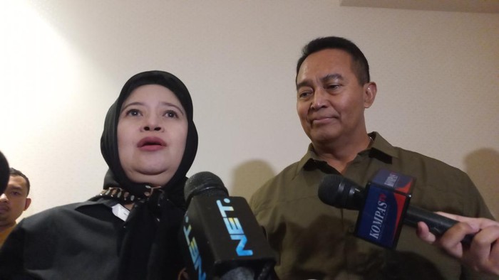 Ketua DPP PDIP Puan Maharani (kiri) dan Andika Perkasa (kanan).