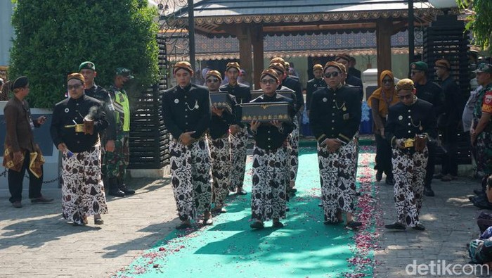 Kirab Grebeg Suro di Dukuh Girikesumo, Desa Banyumeneng, Kecamatan Mranggen, Demak, Selasa (18/7/2023).