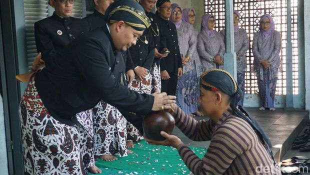 Kirab Grebeg Suro di Dukuh Girikesumo, Desa Banyumeneng, Kecamatan Mranggen, Demak, Selasa (18/7/2023).