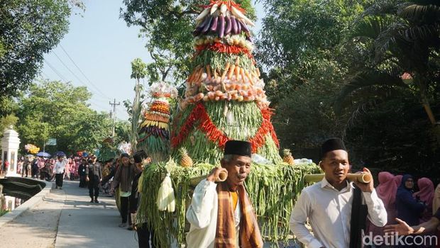 Kirab Grebeg Suro di Dukuh Girikesumo, Desa Banyumeneng, Kecamatan Mranggen, Demak, Selasa (18/7/2023).