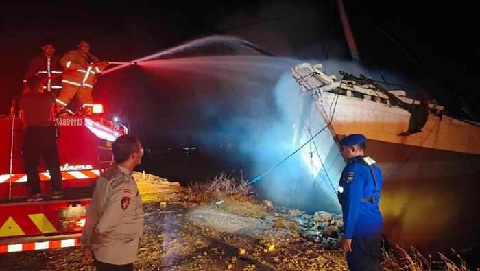 klm usaha bersama terbakar