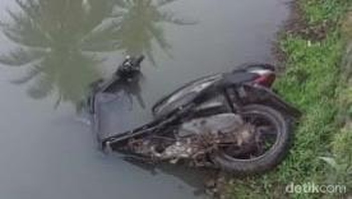 Lokasi pembuangan motor rusak yang diduga hasil curian.