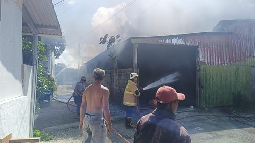 Kebakaran mes karyawan proyek di Jalan Taman Baruna Gang 2, Kelurahan Jimbaran, Kecamatan Kuta Selatan, Kabupaten Badung.