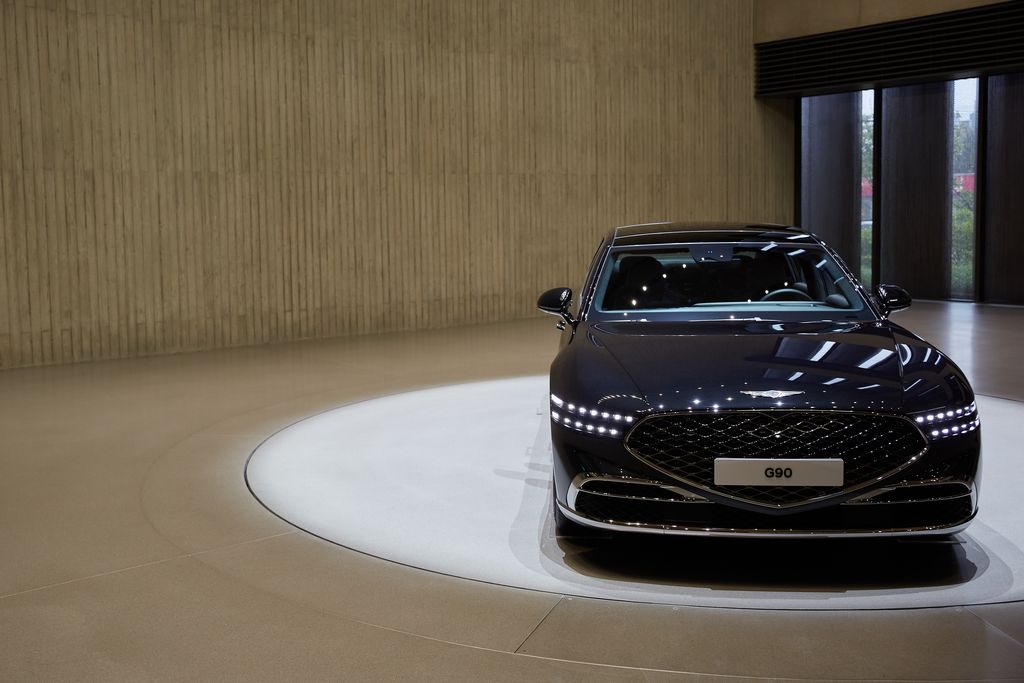 Mobil Mewah Genesis