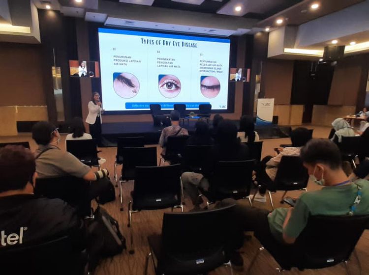 Momen Peringatan Bulan Kesadaran Mata Kering