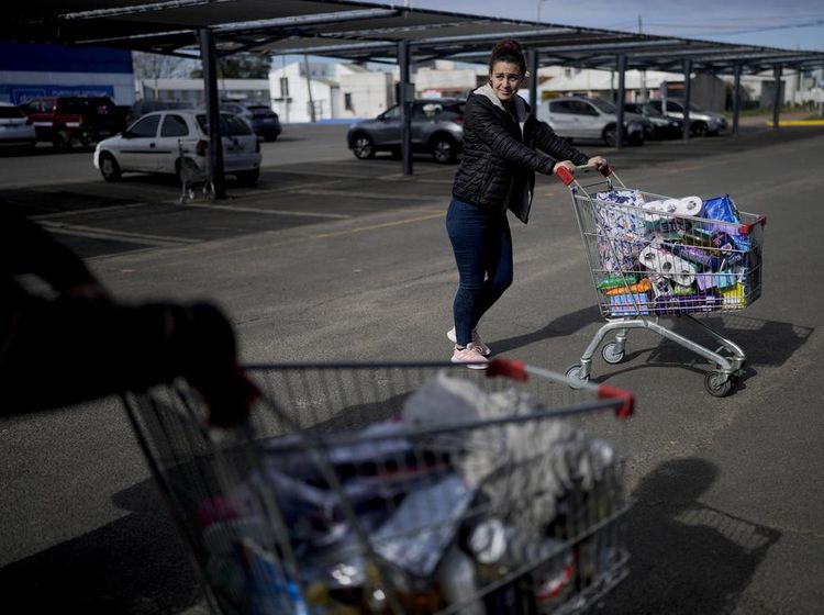 Nilai Peso Merosot, Warga Uruguay Serbu Barang Murah ke Argentina