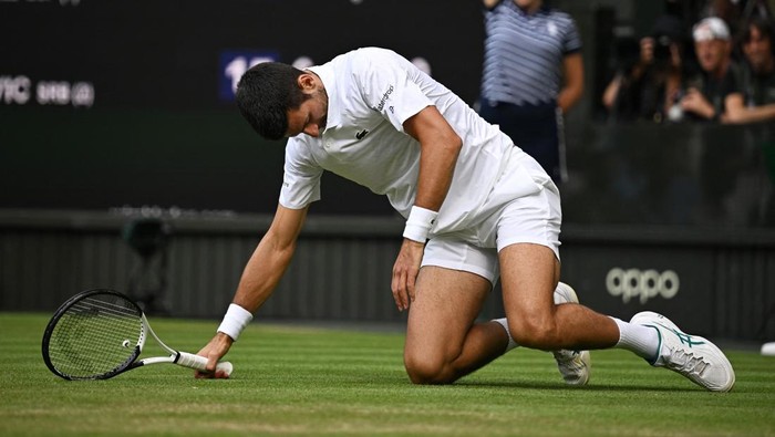 Tennis - Wimbledon - All England Lawn Tennis and Croquet Club, London, Britain - July 16, 2023 Serbias Novak Djokovic reacts during his final match against Spains Carlos Alcaraz REUTERS/Dylan Martinez