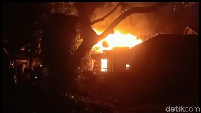 Pabrik tahu di Pamanukan terbakar.