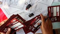 DP4 inilah yang kemudian dilakukan pencocokan dan penelitian oleh Pantarlih (petugas pemutakhiran data pemilih) dalam masa coklit selama satu bulan yaitu mulai tanggal 12 Februari 2023 sampai 14 Maret 2023.