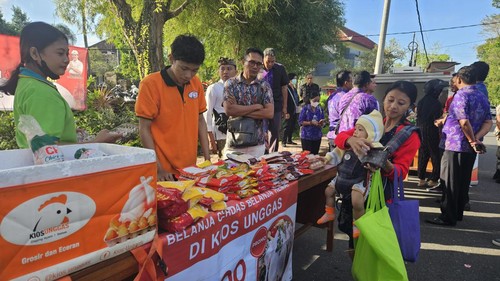 Pasar murah digelar di Semarapura Kangin Klungkung untuk mengendalikan inflasi jelang hari raya Galungan, Selasa (18/7/2023).