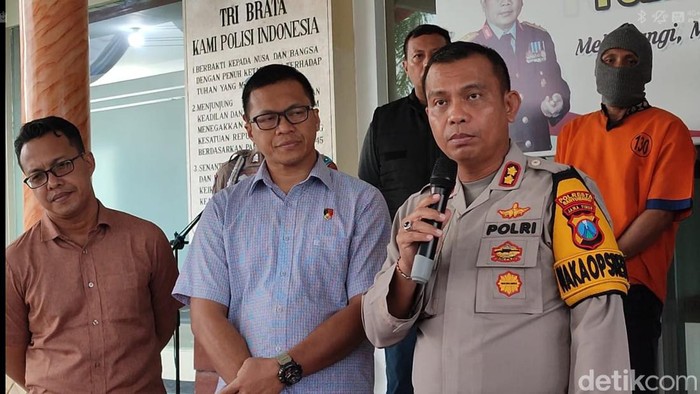 Pelaku penimbunan BBM subsidi di Banyuwangi saat press release