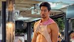 10 Aksi Pelayan Kekar Berpakaian Seksi di Thailand yang Bikin Salfok