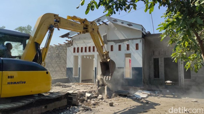 Pembongkaran rumah gono gini di Kediri