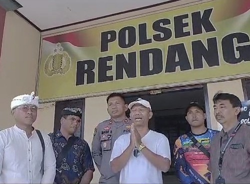 Pemilik akun Facebook atas nama Belex yang mengunggah guide di Pura Agung Besakih memalak tamu asing asal Sri Lanka sebesar Rp 150 ribu meminta maaf setelah diperiksa polisi. (Dok.Polsek Rendang)