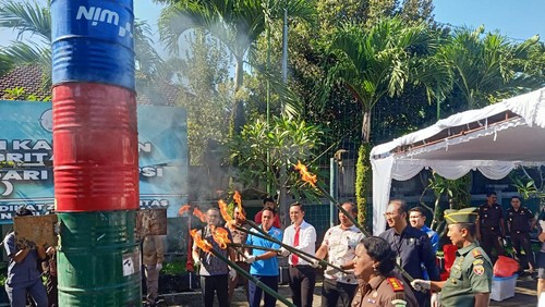 Pemusnahan barang bukti yang telah memiliki kekuatan hukum tetap di Kejaksaan Negeri (Kejari) Jembrana, Selasa (18/7/2023).