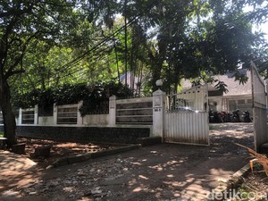 Kota Satelit Kebayoran Baru, Rumah Jengki, dan Guruh Soekarnoputra