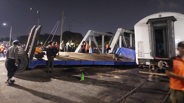 Penampakan Terkini Kondisi KA Brantas dan Truk Usai Tabrakan