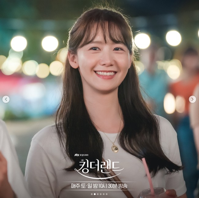 Aura bahagia terpancar dari wajah Yoona yang berlibur ke Thailand bersama Lee Junho dalam episode terbaru King the Land. Foto: dok. JTBC