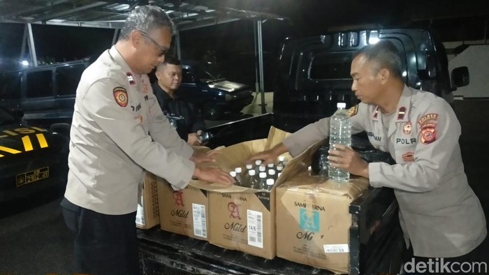 Penjual miras di Tasikmalaya ditangkap.
