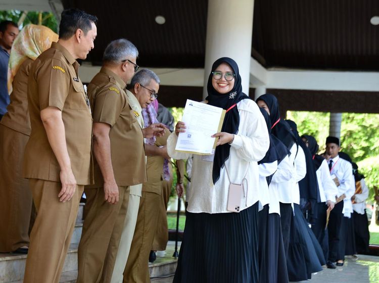Senyum Semringah Tenaga Kesehatan Honorer yang Dapat SK PPPK