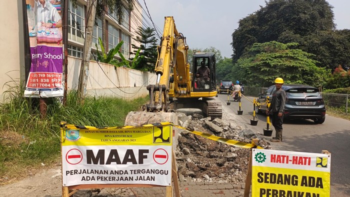 Perbaikan Jl Pala Raya, Pondok Cabe Udik, Pamulang, Tangsel, 18 Juli 2023. (Dok DSDABMBK Kota Tangsel)